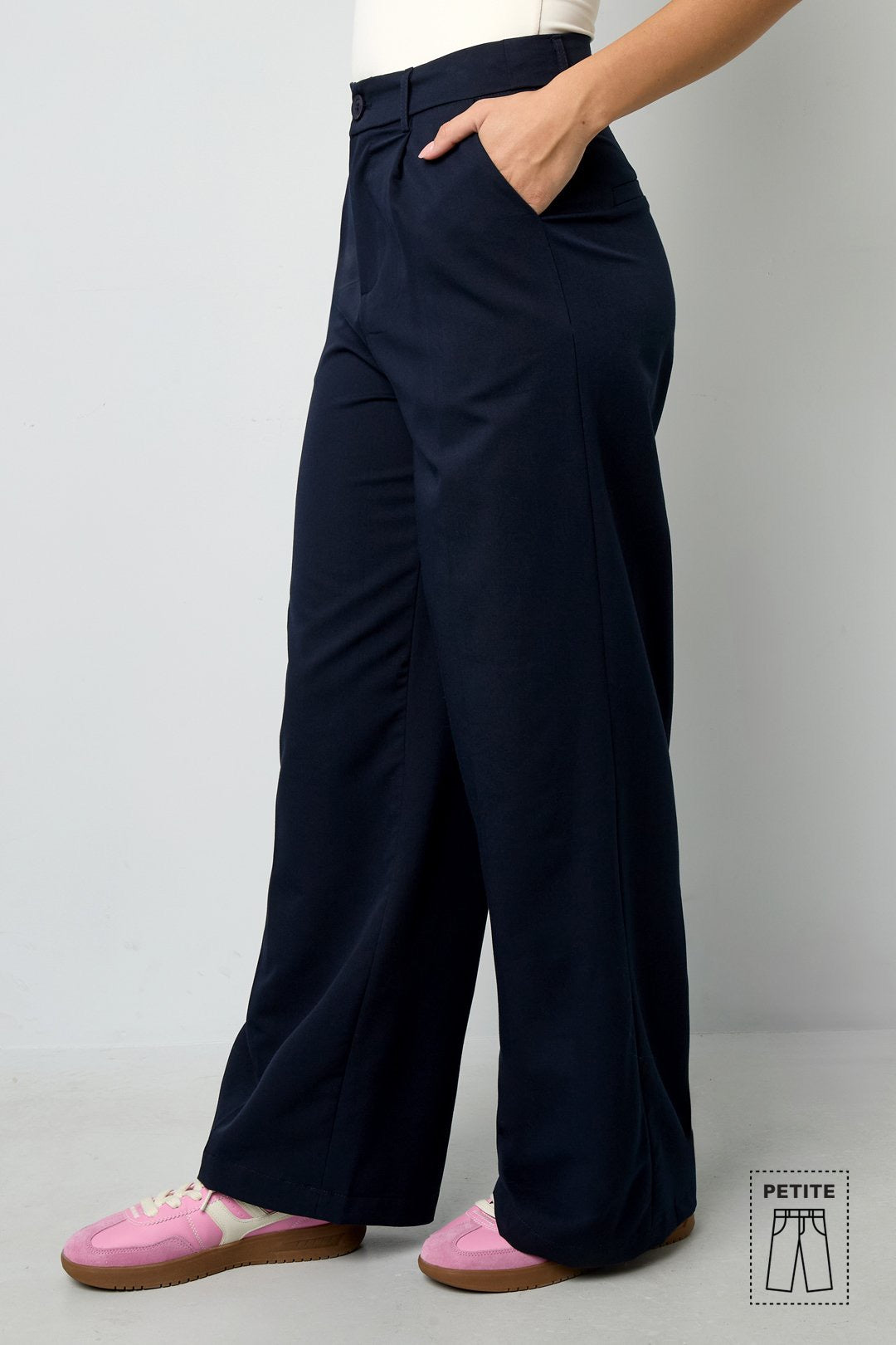 Pantalone blu basic.